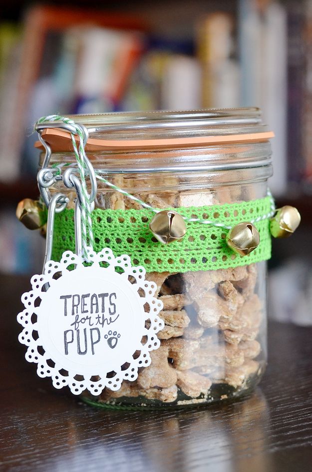 DIY dog treat jar: Keep treats in a cute jar. Source