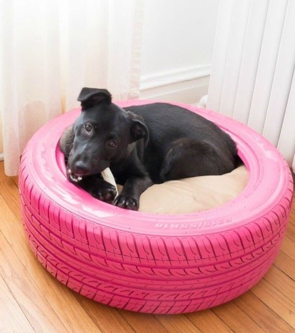 manualidades creativas para perros - cama para perros en una llanta de coche