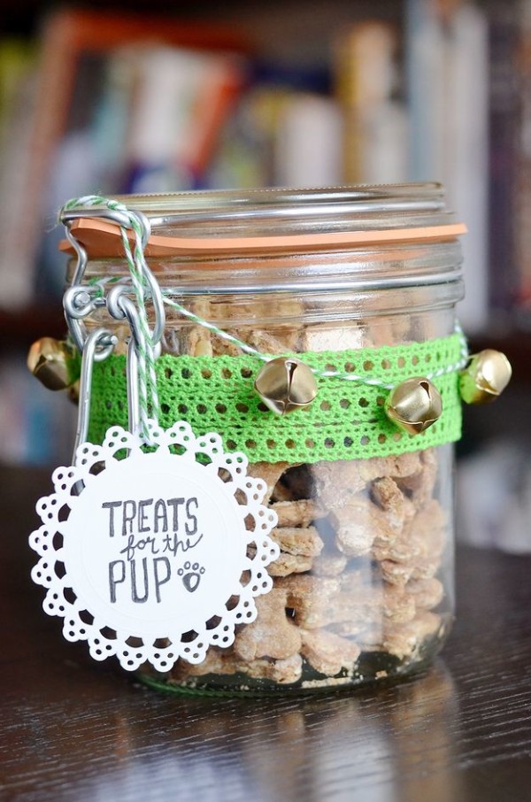 manualidades creativas para perros - un envase muy mono para conservar las chuches