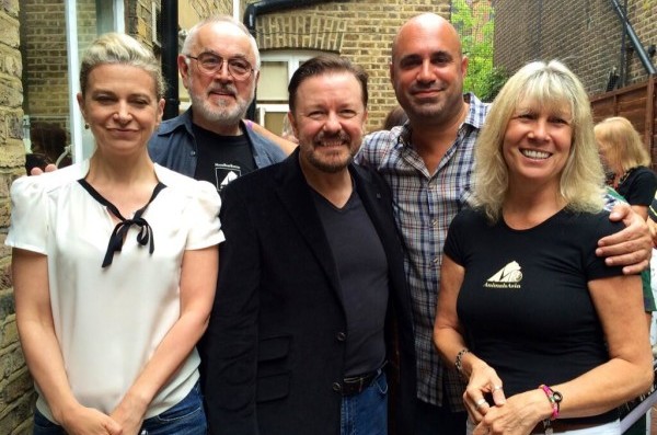 PupAid Ricky Gervais Marc Abraham TV Vet cagne da riproduzione